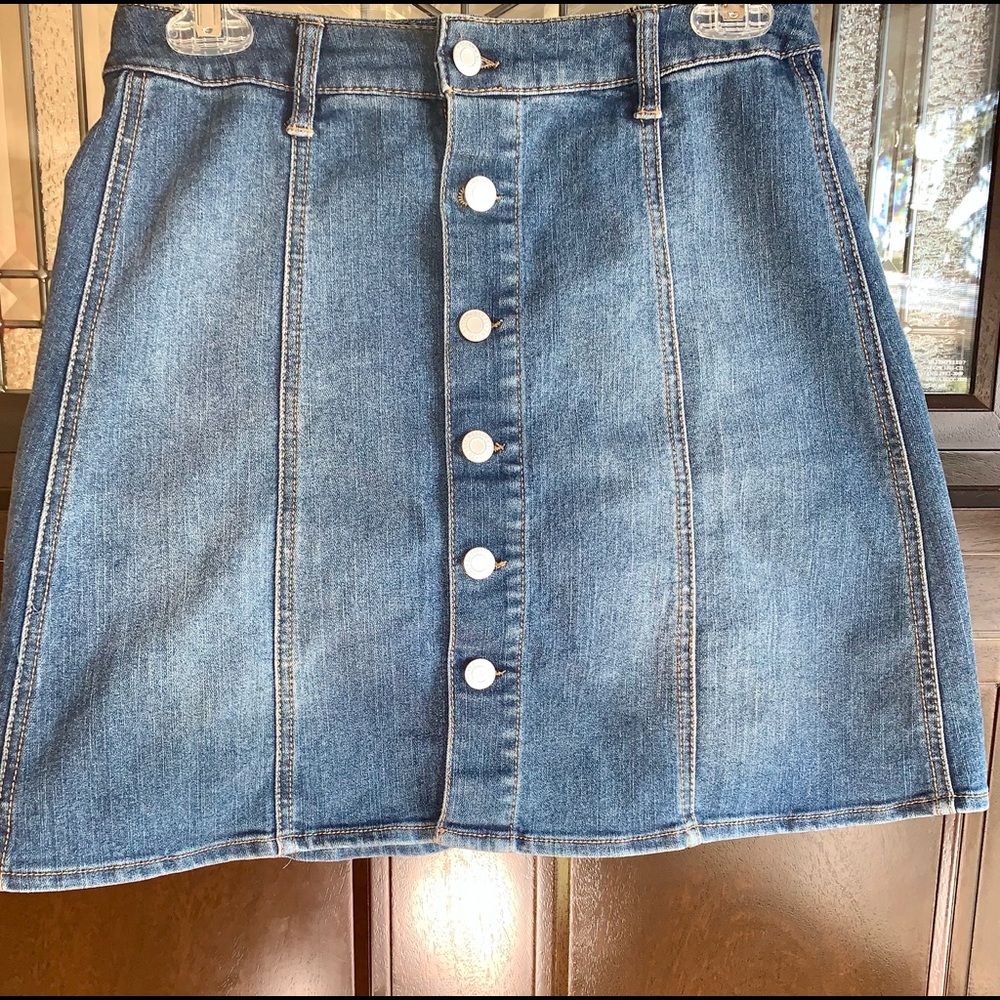 Mossimo silver button front mini blue jean skirt Size 4 EUC - Picture 2 of 9